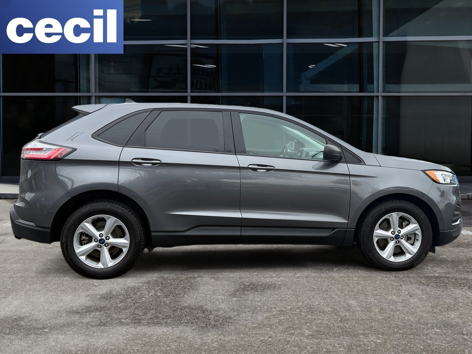 2022 Ford Edge SE