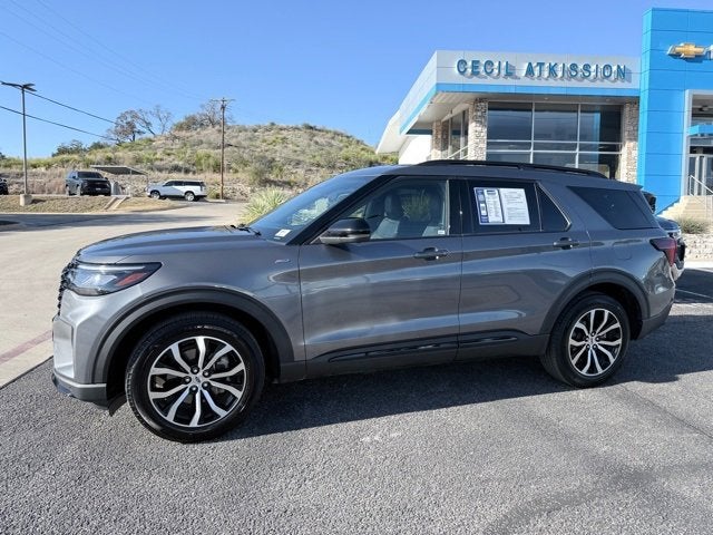 2025 Ford Explorer ST-Line