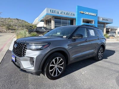 2025 Ford Explorer ST-Line