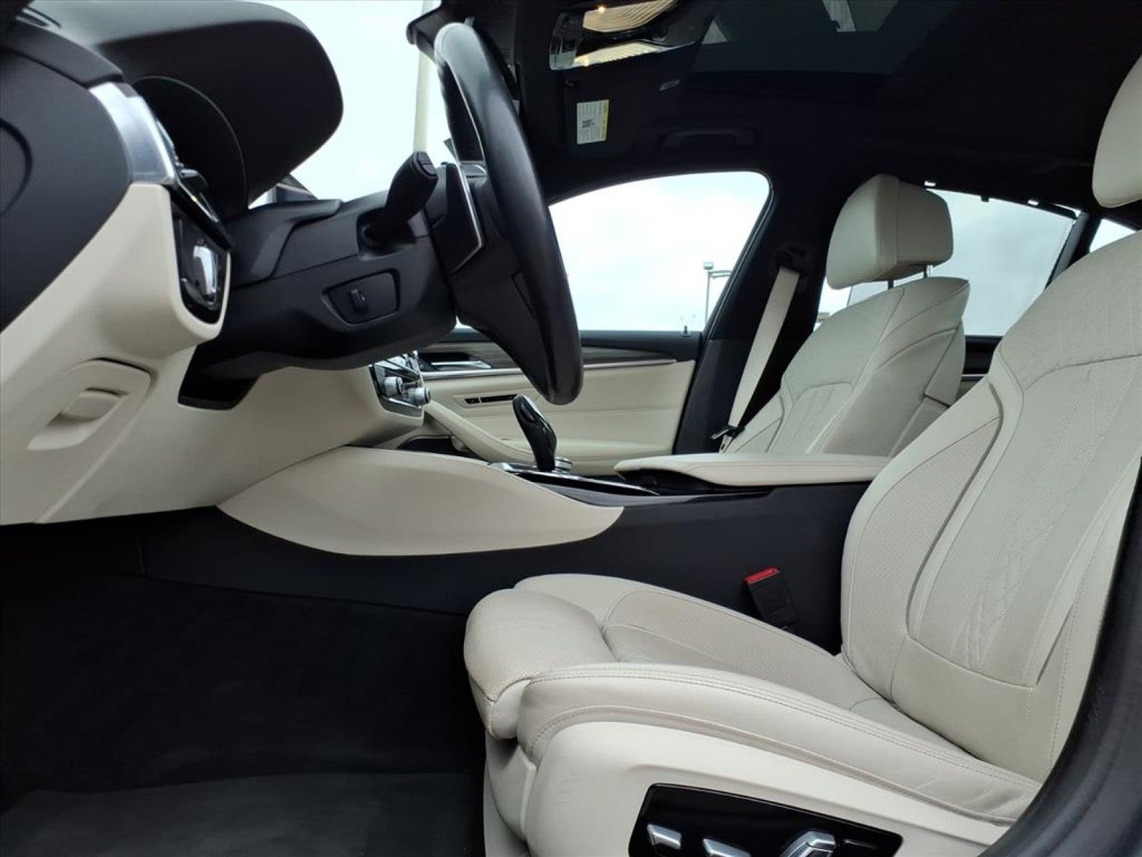 2019 BMW 5 Series 540i