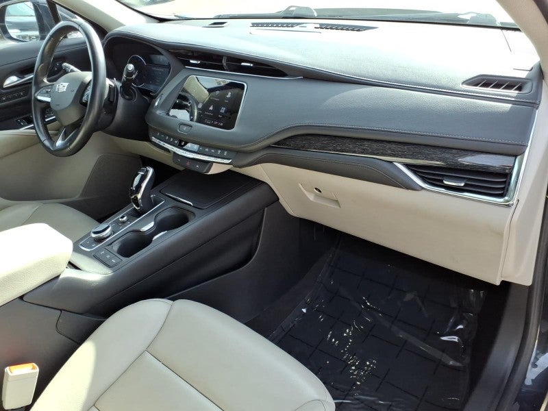 2023 Cadillac XT4 FWD Premium Luxury